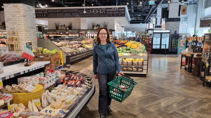 erster Proviant wird eingekauft