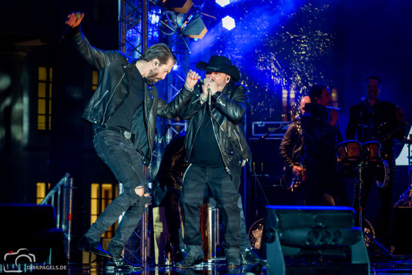 The BossHoss am 2. Oktober 2018 am Brandenburger Tor, Foto: Dirk Pagels, Fotograf in Teltow, Kleinmachnow, Stahnsdorf, Potsdam, Berlin, Bundes- Weltweit