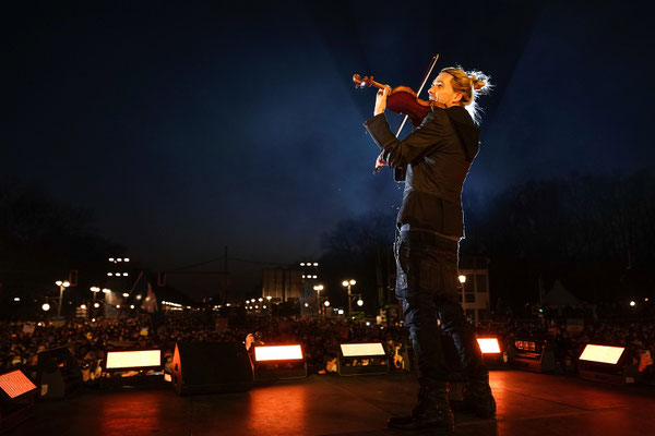 David Garrett am 20.03.2022 beim Sound of Peace am Brandenburger Tor Berlin, Foto: Dirk Pagels, Fotograf in Teltow, Kleinmachnow, Stahnsdorf, Potsdam, Berlin, Bundes- Weltweit