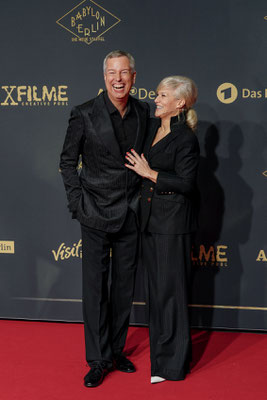 Thomas Hermanns und Ina Müller bei der Premiere von Babylon Berlin am 16.12.2019 im Zoo Palast Berlin, Foto: Dirk Pagels, Fotograf in Teltow, Kleinmachnow, Stahnsdorf, Potsdam, Berlin, Bundes- Weltweit