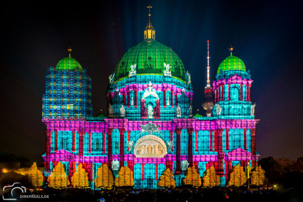 Der beleuchtete und illuminierte Berliner Dom beim Festival of Lights 2018 in Berlin, Foto: Dirk Pagels, Fotograf in Teltow, Kleinmachnow, Stahnsdorf, Potsdam, Berlin, Bundes- Weltweit