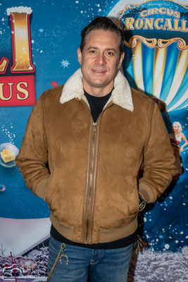 Sascha Vollmer von BossHoss bei der Premiere vom Roncalli Weihnachtscircus am 19.12.2019 im Berliner Tempodrom, Foto: Dirk Pagels, Fotograf in Teltow, Kleinmachnow, Stahnsdorf, Potsdam, Berlin, Bundes- Weltweit