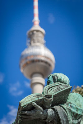 Berliner Fernsehturm mit Martin Luther im Vordergrund,  Foto: Dirk Pagels, Teltow