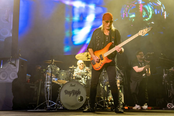 Roger Glover, Deep Purple, 31.10.2022, Max-Schmeling Halle Berlin, Foto: Dirk Pagels, Fotograf in Teltow, Kleinmachnow, Stahnsdorf, Potsdam, Berlin, Bundes- Weltweit