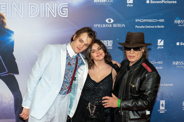 Udo Lindenberg mit Ruby O. Fee und Jan Bülow, bei der Filmpremiere von Mach dein Ding im Kino International Berlin, Foto: Dirk Pagels, Fotograf in Teltow, Kleinmachnow, Stahnsdorf, Potsdam, Berlin, Bundes- Weltweit