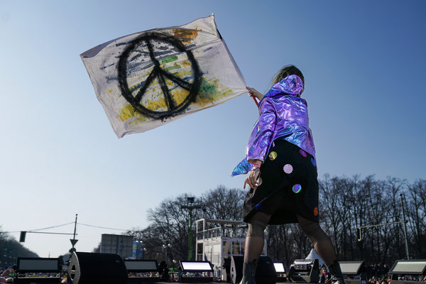 Mia am 20.03.2022 beim Sound of Peace am Brandenburger Tor Berlin, Foto: Dirk Pagels, Fotograf in Teltow, Kleinmachnow, Stahnsdorf, Potsdam, Berlin, Bundes- Weltweit