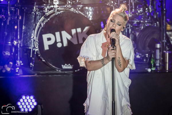 Superstar Pink am 09.12.2017 in der Berliner Columbiahalle, Foto: Dirk Pagels, Fotograf in Teltow, Kleinmachnow, Stahnsdorf, Potsdam, Berlin, Bundes- Weltweit