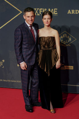 Liv Lisa Fries und Voker Bruch bei der Premiere von Babylon Berlin am 16.12.2019 im Zoo Palast Berlin, Foto: Dirk Pagels, Fotograf in Teltow, Kleinmachnow, Stahnsdorf, Potsdam, Berlin, Bundes- Weltweit