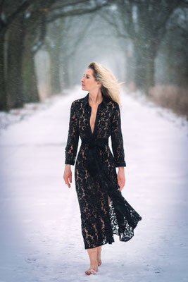 Sensual Shooting im Schnee, Jenni, Februar 2021, Foto: Dirk Pagels, Peoplefotograf in Teltow, Kleinmachnow, Stahnsdorf, Potsdam, Berlin, Bundes- Weltweit