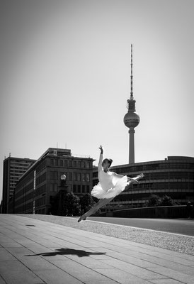 Ballett Shooting mit Emi, Museumsinsel Berlin, Juli 2022, Foto: Dirk Pagels, Fotograf in Teltow, Kleinmachnow, Stahnsdorf, Potsdam, Berlin, Bundes- Weltweit