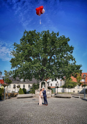 Hochzeit auf dem Marktplatz in der Teltower Altstadt 2020, Foto: Dirk Pagels, Hochzeitsfotograf in Teltow, Kleinmachnow, Stahnsdorf, Potsdam, Berlin, Bundes- Weltweit