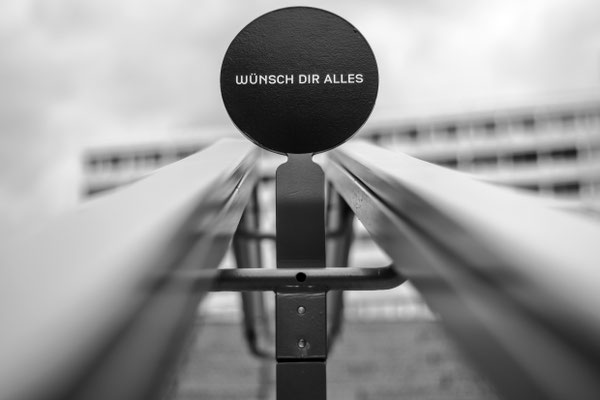 Foto des Tages in der Berliner U-Bahn am 22.04.2017, Wünsch dir alles, Bikini Haus Berlin, Foto: Dirk Pagels, Fotograf in Teltow, Kleinmachnow, Stahnsdorf, Potsdam, Berlin, Bundes- Weltweit