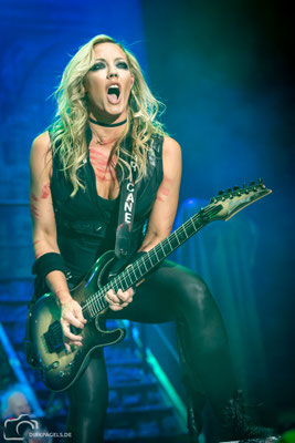Nita Strauss, Alice Cooper, September 2019, Max-Schmeling-Halle Berlin, Foto: Dirk Pagels, Fotograf in Teltow, Kleinmachnow, Stahnsdorf, Potsdam, Berlin, Bundes- Weltweit