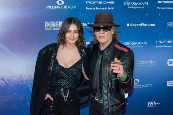 Udo Lindenberg und Ruby O. Fee, bei der Filmpremiere von Mach dein Ding im Kino International Berlin, Foto: Dirk Pagels, Fotograf in Teltow, Kleinmachnow, Stahnsdorf, Potsdam, Berlin, Bundes- Weltweit