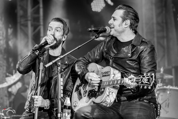 The BossHoss am 2. Oktober 2018 am Brandenburger Tor, Foto: Dirk Pagels, Fotograf in Teltow, Kleinmachnow, Stahnsdorf, Potsdam, Berlin, Bundes- Weltweit