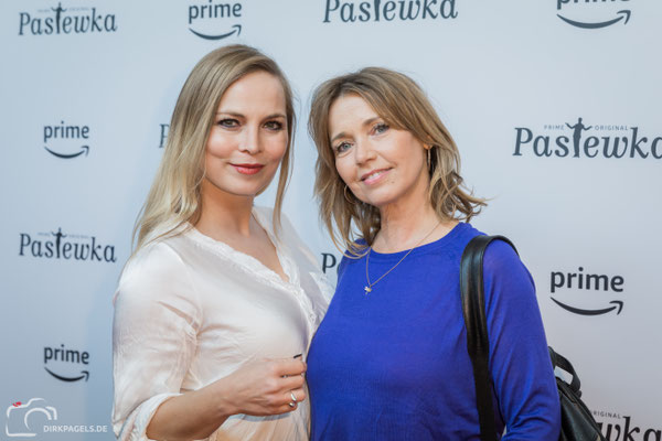 Premiere von "Pastewka- Staffel 8". Regina Halmich und Tina Ruland, Foto: Dirk Pagels, Fotograf in Teltow, Kleinmachnow, Stahnsdorf, Potsdam, Berlin, Bundes- Weltweit