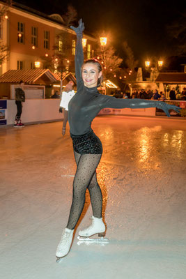 Eiskunstläuferin Patricia Kühne eröffnete die Eisbahn in der Teltower Altstadt, Foto: Dirk Pagels, Fotograf in Teltow, Kleinmachnow, Stahnsdorf, Potsdam, Berlin, Bundes- Weltweit