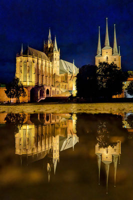 Speigelung Erfurter Dom, 2023, Foto: Dirk Pagels, Fotograf in Teltow, Kleinmachnow, Stahnsdorf, Potsdam, Berlin, Bundes- Weltweit