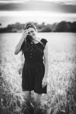 Shooting im Kornfeld, Foto: Dirk Pagels, Fotograf in Teltow, Kleinmachnow, Stahnsdorf, Potsdam, Berlin, Bundes- Weltweit