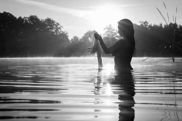 Sensual Shooting im Wasser, Lisza, Güterfelder See, September 2023, Foto: Dirk Pagels, Peoplefotograf in Teltow, Kleinmachnow, Stahnsdorf, Potsdam, Berlin, Bundes- Weltweit