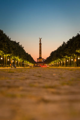 Sonnenuntergang auf der Straße des 17. Juni in Berlin mit der Siegessäule im Hintergrund, Foto: Dirk Pagels, Fotograf in Teltow, Kleinmachnow, Stahnsdorf, Potsdam, Berlin, Bundes- Weltweit