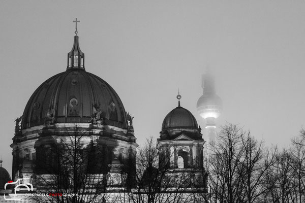 Berliner Dom und der Berliner Fernsehturm im Nebel, Foto: Dirk Pagels, Fotograf in Teltow, Kleinmachnow, Stahnsdorf, Potsdam, Berlin, Bundes- Weltweit