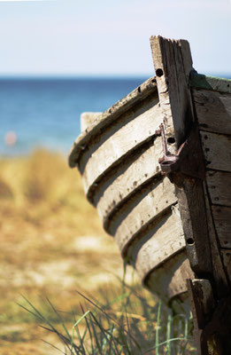 Ein altes Fischerboot am Strand von Zingst, Foto: Dirk Pagels, Fotograf in Teltow, Kleinmachnow, Stahnsdorf, Potsdam, Berlin, Bundes- Weltweit