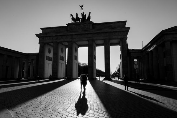 Licht und Schatten vor dem Brandenburger Tor, März 2020, Foto: Dirk Pagels, Teltow