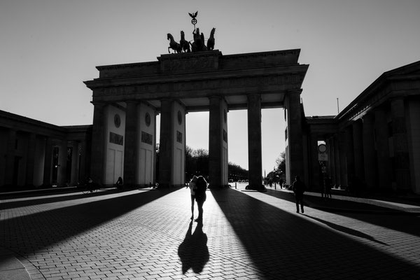 Licht und Schatten vor dem Brandenburger Tor, März 2020, Foto: Dirk Pagels, Fotograf in Teltow, Kleinmachnow, Stahnsdorf, Potsdam, Berlin, Bundes- Weltweit