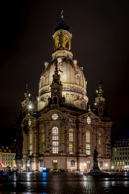 Die beleuchtete Frauenkirche Dresden im Dezember 2019, Foto: Dirk Pagels, Fotograf in Teltow, Kleinmachnow, Stahnsdorf, Potsdam, Berlin, Bundes- Weltweit
