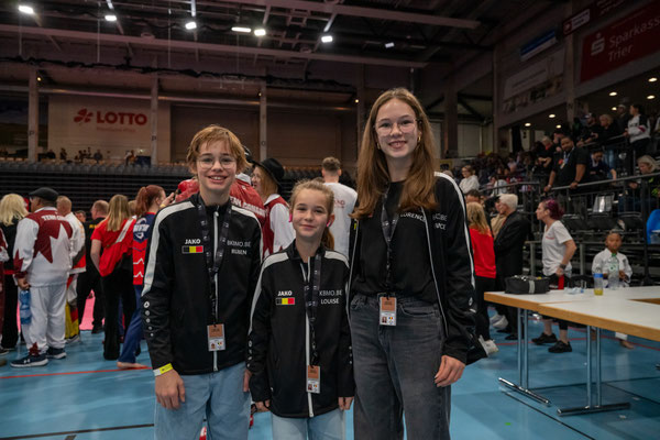 3 pic all 3 in front