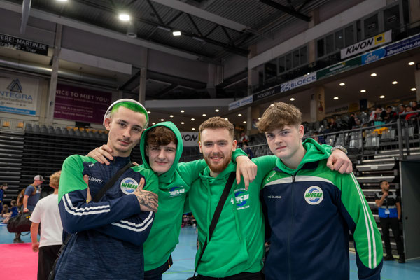 4 pic guy to the very left and third guy from the left ( green jacket no hoodie )