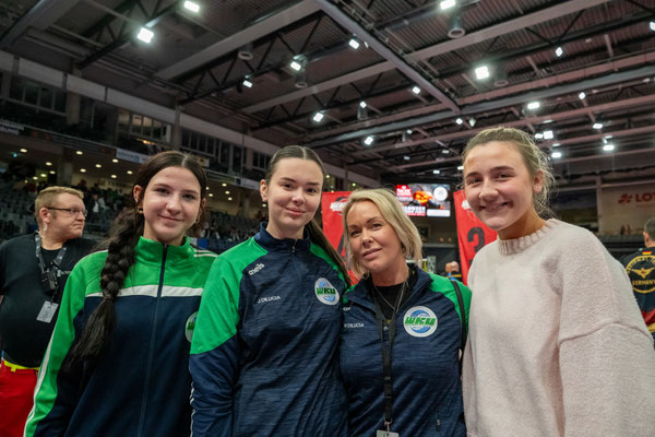 2 pic girl to the very left