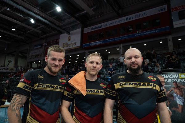 Bild 3 Mann links und Mitte