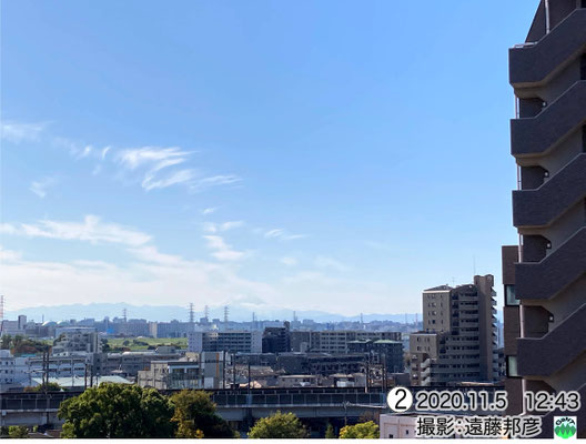 微かに富士山。