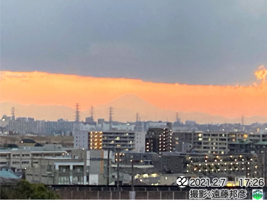 ≪寒気雲　浮かび上がるは　紅の富士≫ 山川修治