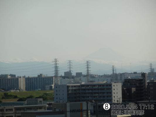 薄っすらと富士山が見えています。