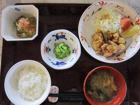 2026.03.31㊋　米飯、若鶏の唐揚げ、もやしとピーマンのおかか和え、胡瓜の生姜もみ、かきたま汁
