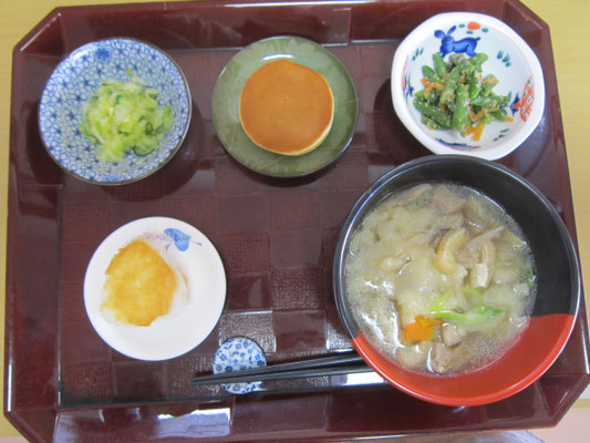 2024.12.07（土）味噌おにぎり、隠元の胡麻和え、キャベツの浅漬け、ひっつみ、どら焼き