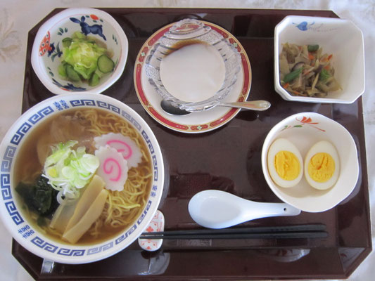 2026.02.24㊋　醤油ラーメン、煮卵、五目きんぴら、キャベツのポン酢和え、コーヒーゼリー