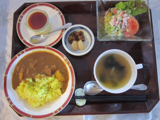 2026.01.14㊌　ポークカレー、福神漬け&辣韭、シーザーサラダ、わかめスープ、プリン