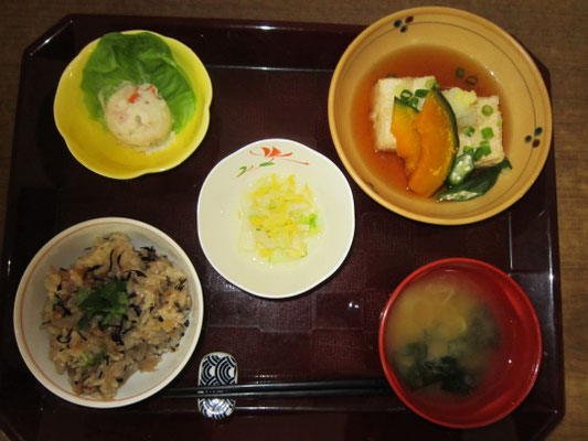 2026.02.27㊎　ひじきご飯、揚げ出し豆腐、ポテトサラダ、白菜のレモン漬け、わかめと長ネギの味噌汁