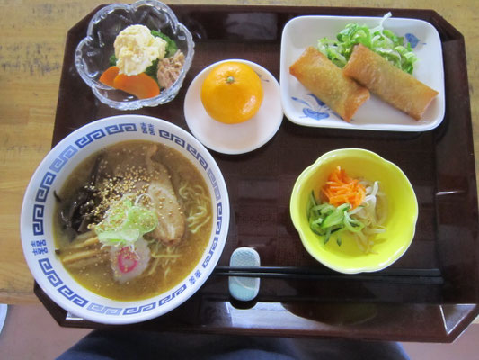 2025.12.09㊋【フェアーメニュー】　札幌胡麻味噌ラーメン、卵サラダ、手作り春巻き、隠元のピーナッツ和え、みかん
