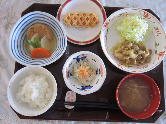 2025.12.10㊌　米飯、豚肉の生姜焼き、がんもの含め煮、味噌マヨ和え、えのきと油揚げの味噌汁、原宿ドックミニ