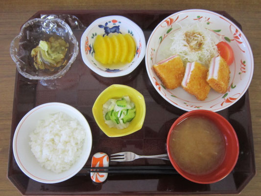 2025.09.17㊌　米飯、はんぺんサンドフライ、茄子の醤油かけ、カブの浅漬け、高野豆腐とえのきの味噌汁、パイン缶