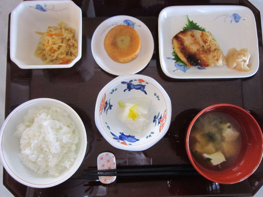 2026.03.30㊊　米飯、鯖の七味焼き、切干大根炒め、かぶの柚子和え、大根葉と豆腐のお味噌汁、今川焼