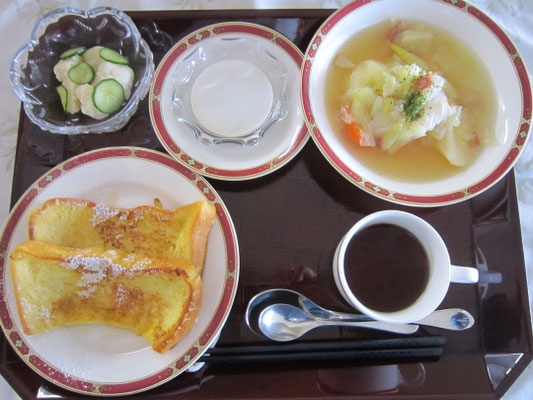 2026.03.26㊍　フレンチトースト、野菜のコンソメ煮、カリフラワーのマリネ、紅茶、コーヒーゼリー