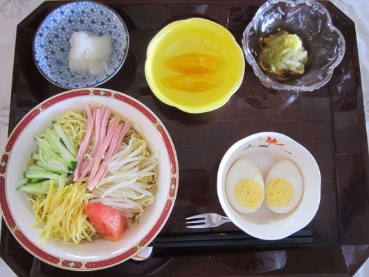 2025.09.05㊎　冷やし中華、煮卵、茄子の焼きびたし、大根のレモン漬け、オレンジ