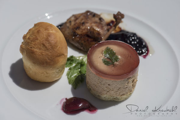 Zartes Geflügelmousse und lauwarme Wachtelbrust