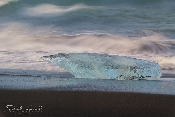 KW8: Diamant am Strand von Jökulsarlón, Island, aufgenommen mit der Nikon D850